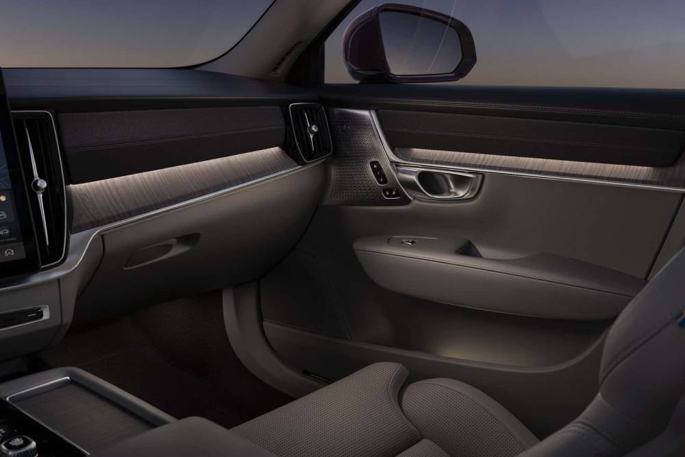 Νέο Volvo S90 για επιχειρηματίες με πάθος για βενζίνη