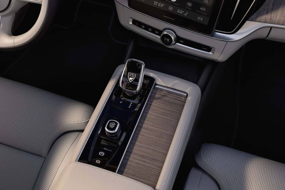Νέο Volvo S90 για επιχειρηματίες με πάθος για βενζίνη