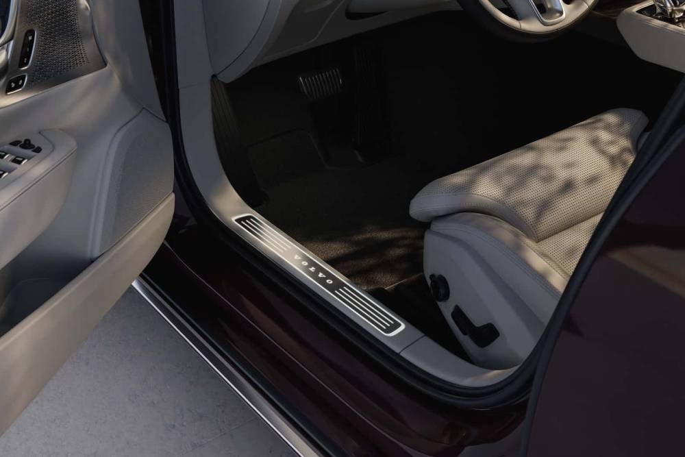 Νέο Volvo S90 για επιχειρηματίες με πάθος για βενζίνη