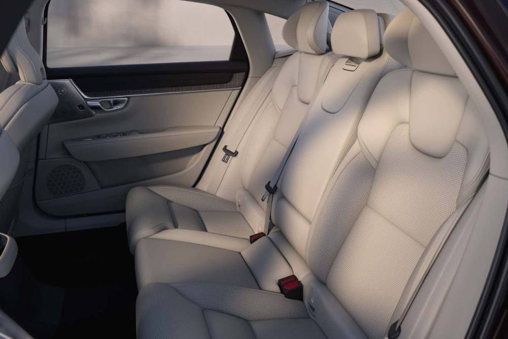 Νέο Volvo S90 για επιχειρηματίες με πάθος για βενζίνη