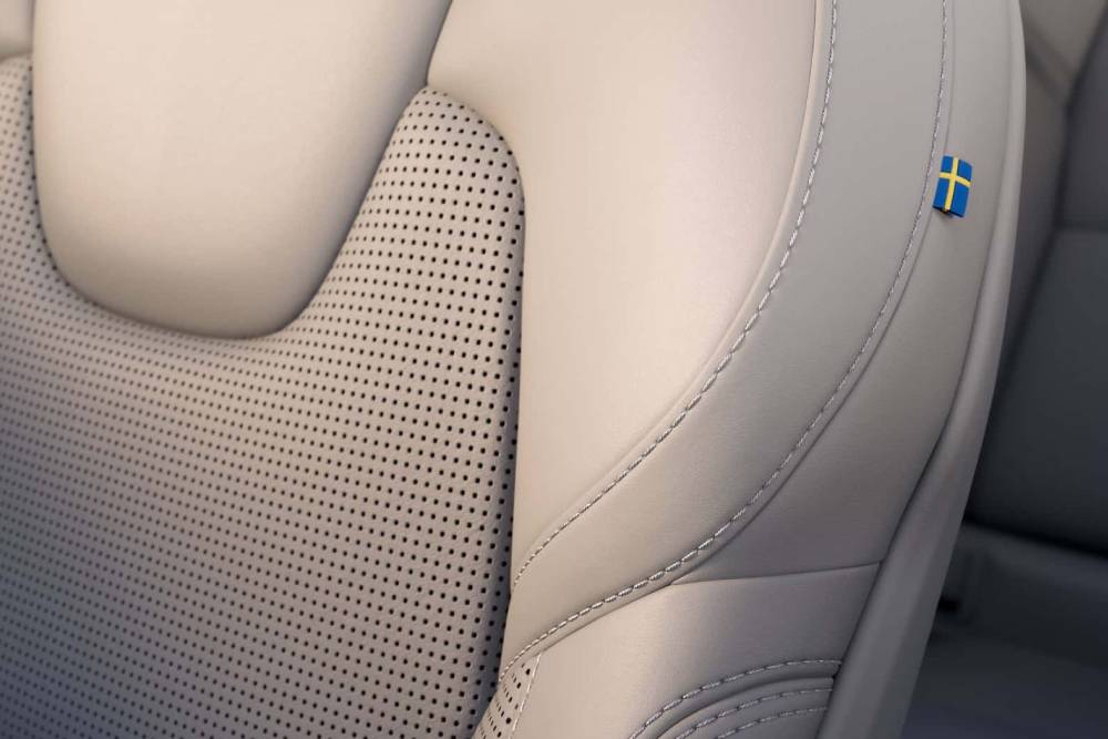 Νέο Volvo S90 για επιχειρηματίες με πάθος για βενζίνη