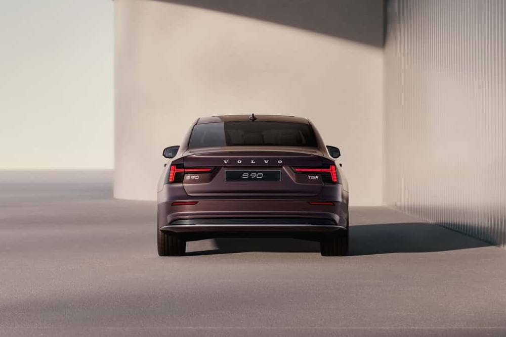 Νέο Volvo S90 για επιχειρηματίες με πάθος για βενζίνη