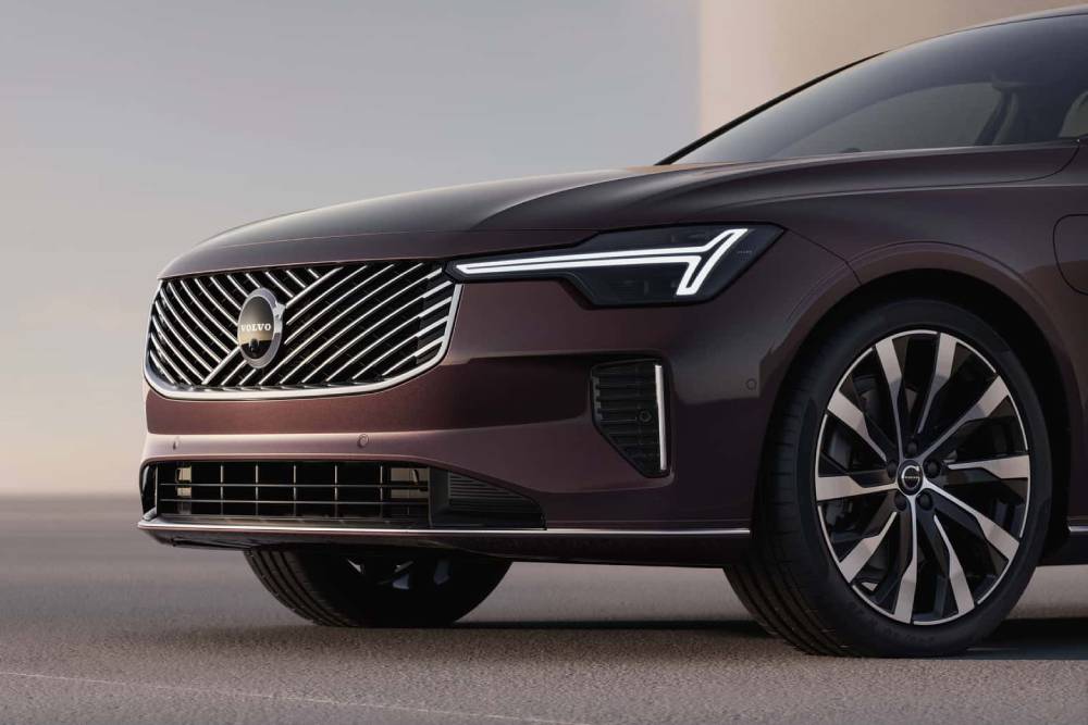 Νέο Volvo S90 για επιχειρηματίες με πάθος για βενζίνη