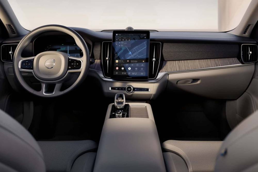 Νέο Volvo S90 για επιχειρηματίες με πάθος για βενζίνη