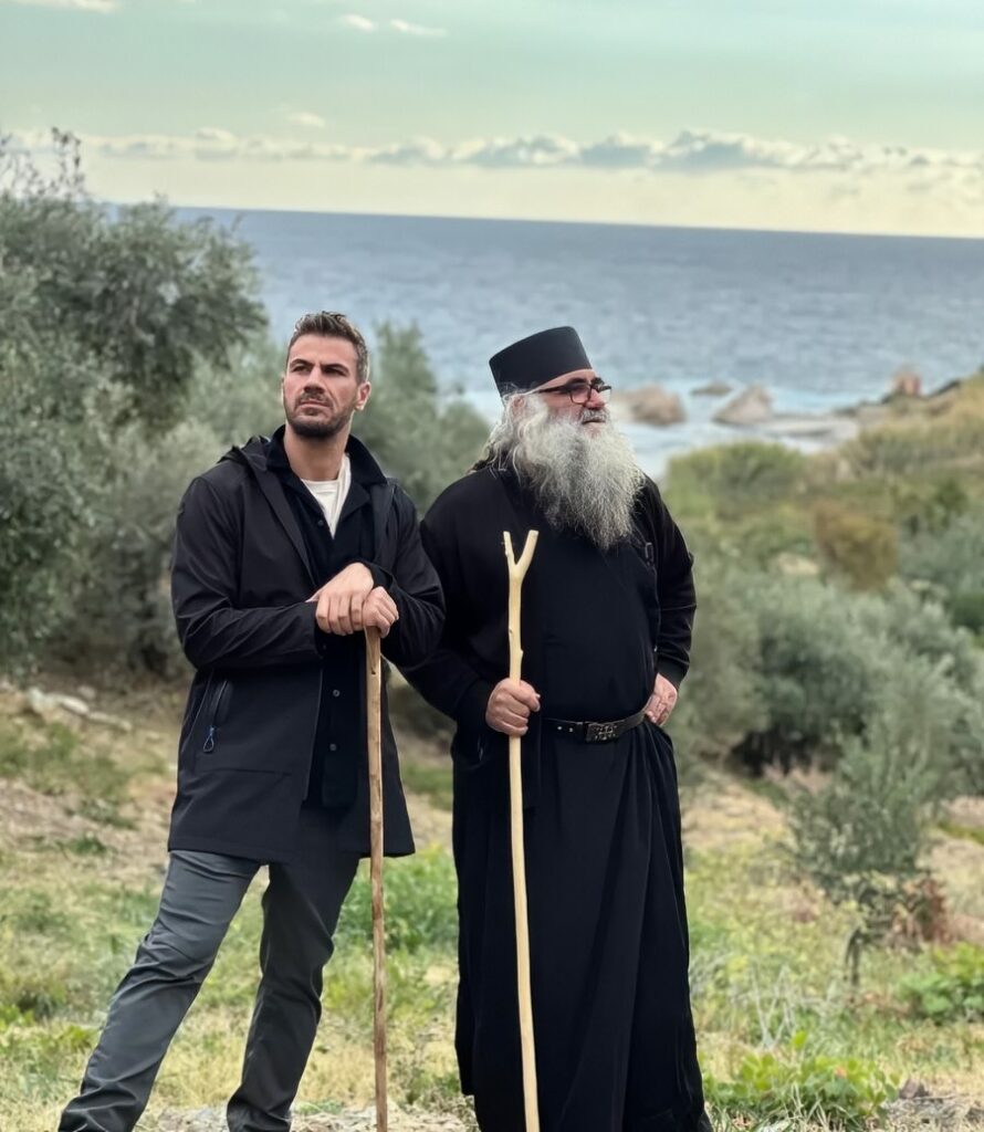 "Akis' Food Tour": Ο Άκης Πετρετζίκης εξερευνά γαστρονομικά Τήνο και Άγιο Όρος
