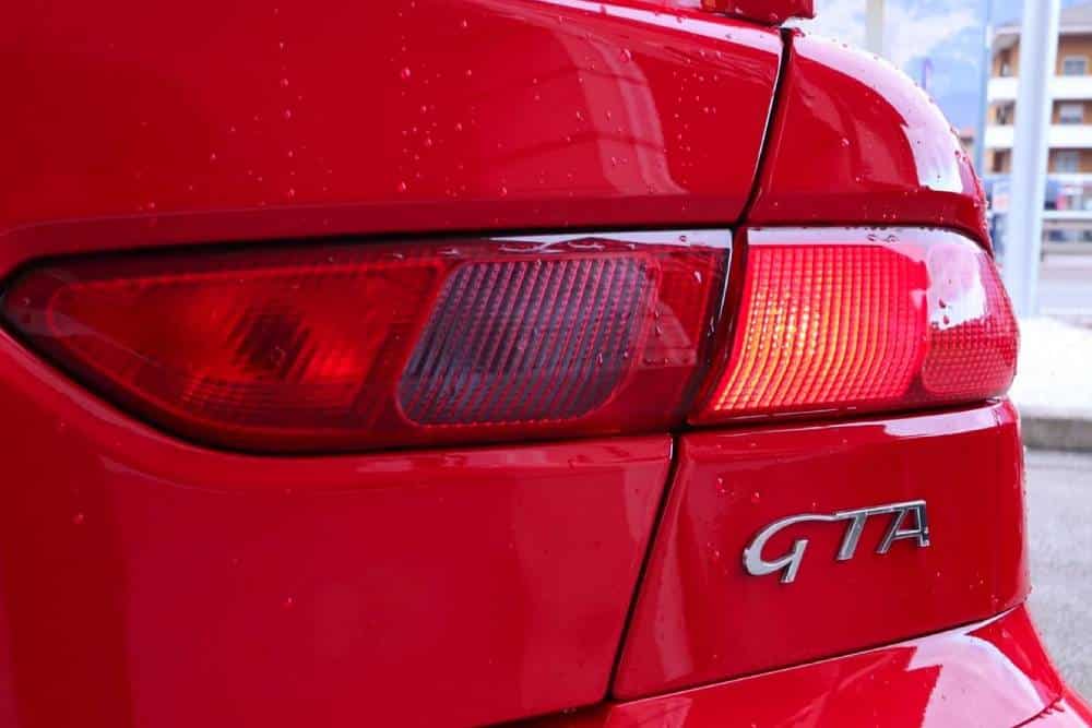 Σαγηνευτική και "ιπτάμενη" Alfa Romeo 156 GTA