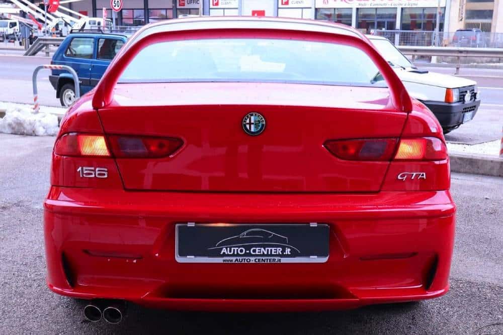 Σαγηνευτική και "ιπτάμενη" Alfa Romeo 156 GTA