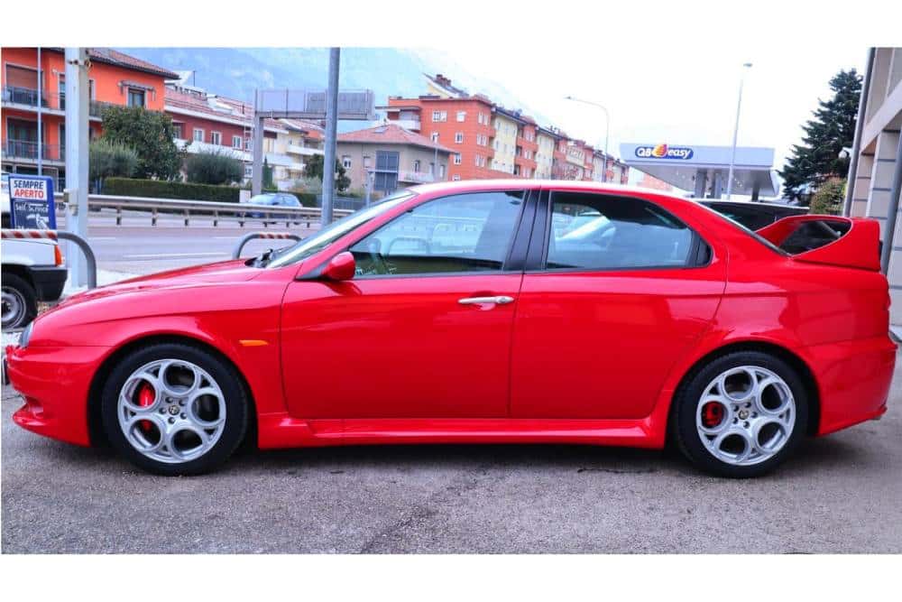 Σαγηνευτική και "ιπτάμενη" Alfa Romeo 156 GTA