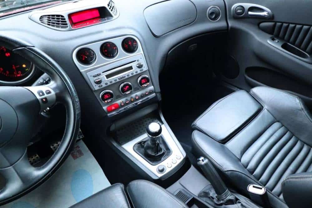 Σαγηνευτική και "ιπτάμενη" Alfa Romeo 156 GTA