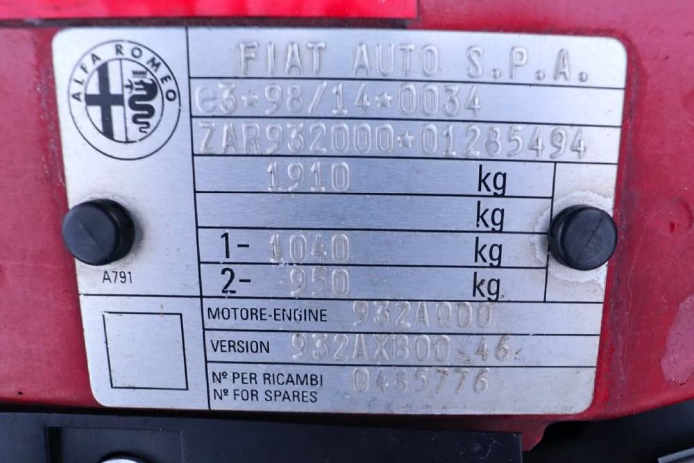 Σαγηνευτική και "ιπτάμενη" Alfa Romeo 156 GTA