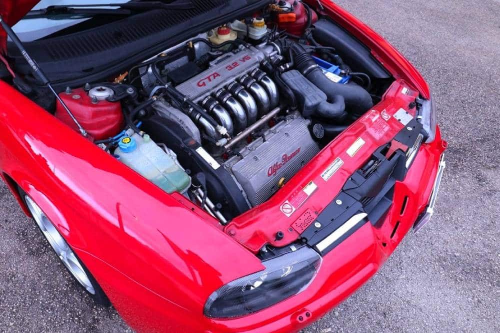 Σαγηνευτική και "ιπτάμενη" Alfa Romeo 156 GTA
