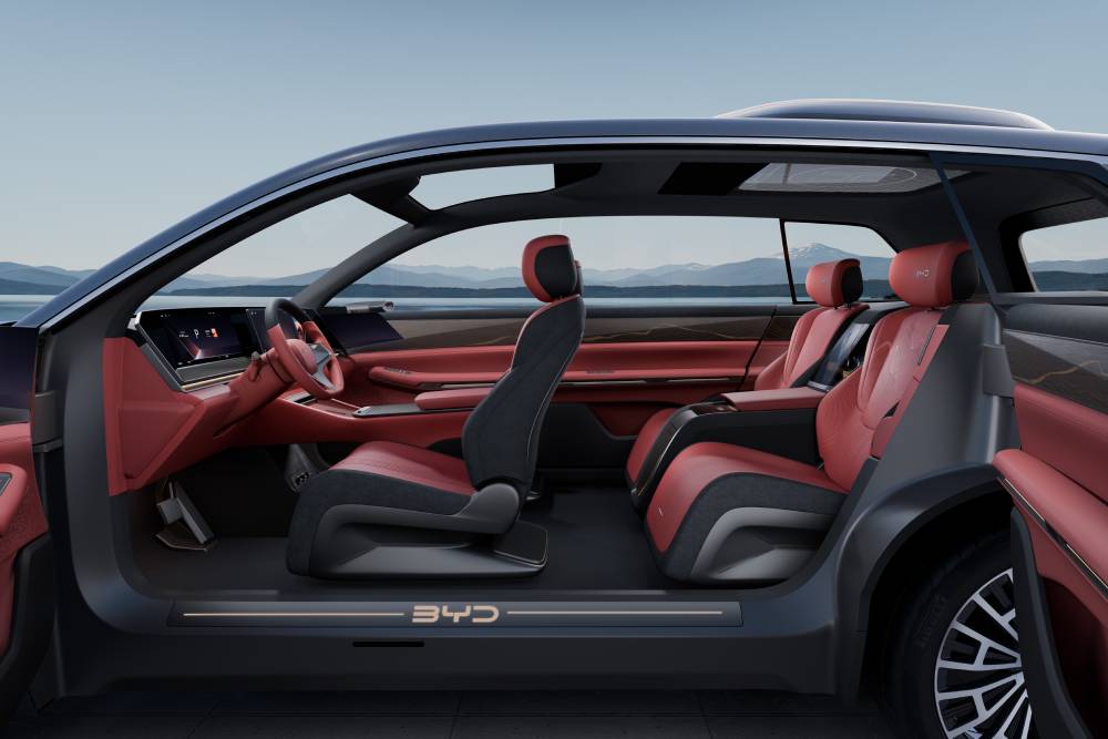 Η BYD μαγνητίζει τα βλέμματα στην έκθεση Auto Shanghai 2025