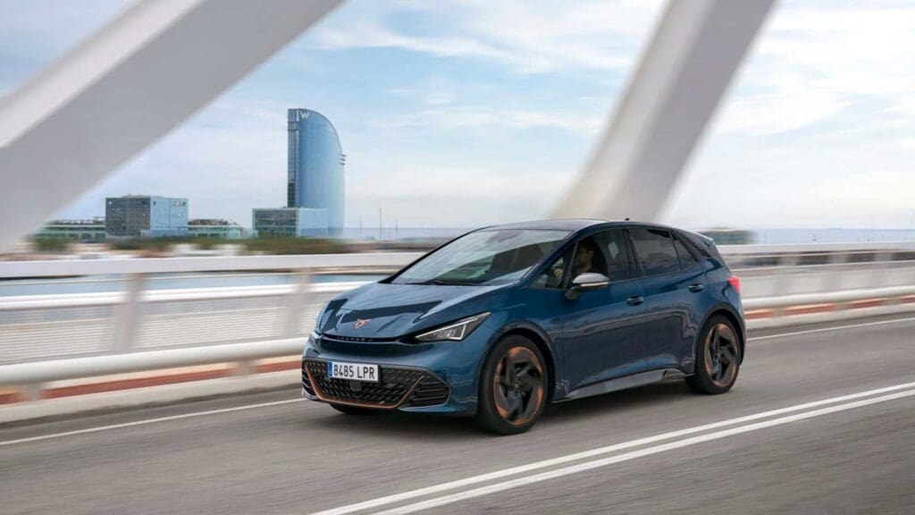 Νέες τιμές για το Cupra Born με εκπληκτικές εκπτώσεις που αγγίζουν τα €6.000 2 Cupra Born VZ