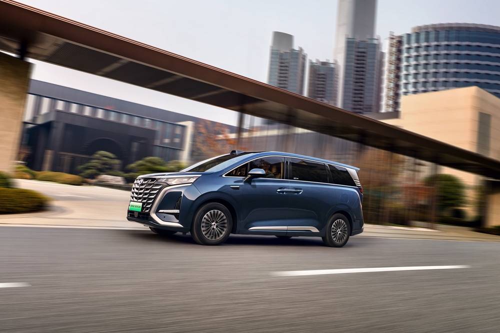 Η BYD μαγνητίζει τα βλέμματα στην έκθεση Auto Shanghai 2025