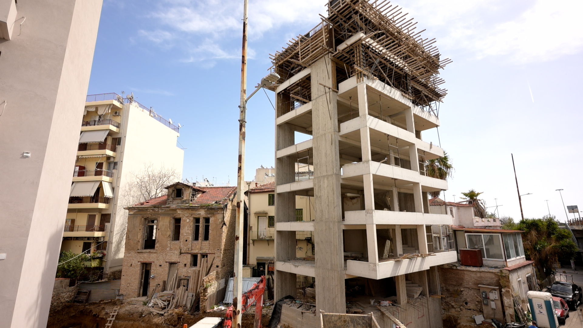 ΕΡΤNEWS: Η αστική μεταμόρφωση της Αθήνας και οι άνθρωποι χωρίς ρίζες στην εκπομπή "Φάσμα"