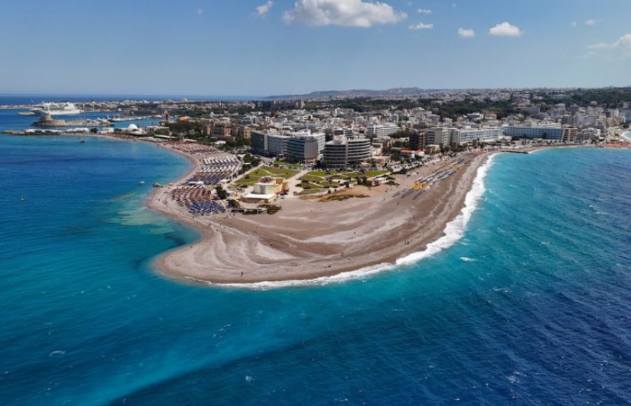"Happy Traveller": Ο Ευτύχης, η Ηλέκτρα και η οικογένειά τους εξερευνούν τη μαγευτική Ρόδο