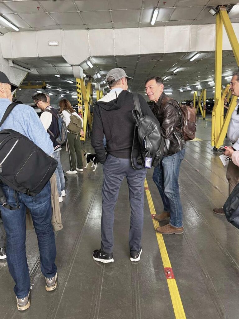 Μητσοτάκης: Ταξιδεύει στην Τήνο με το επιβατηγό της γραμμής – ΦΩΤΟ 6 Μητσοτάκης: Ταξιδεύει στην Τήνο με το επιβατηγό της γραμμής – ΦΩΤΟ