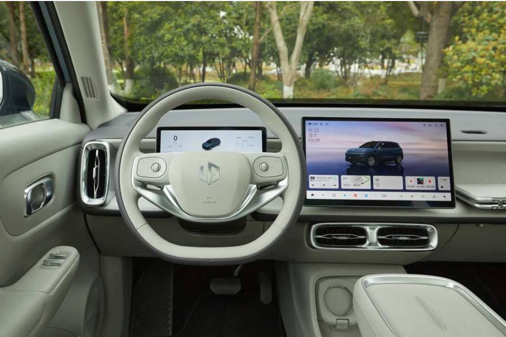Η Leapmotor εισβάλλει στα C-SUV με το εντυπωσιακό B10