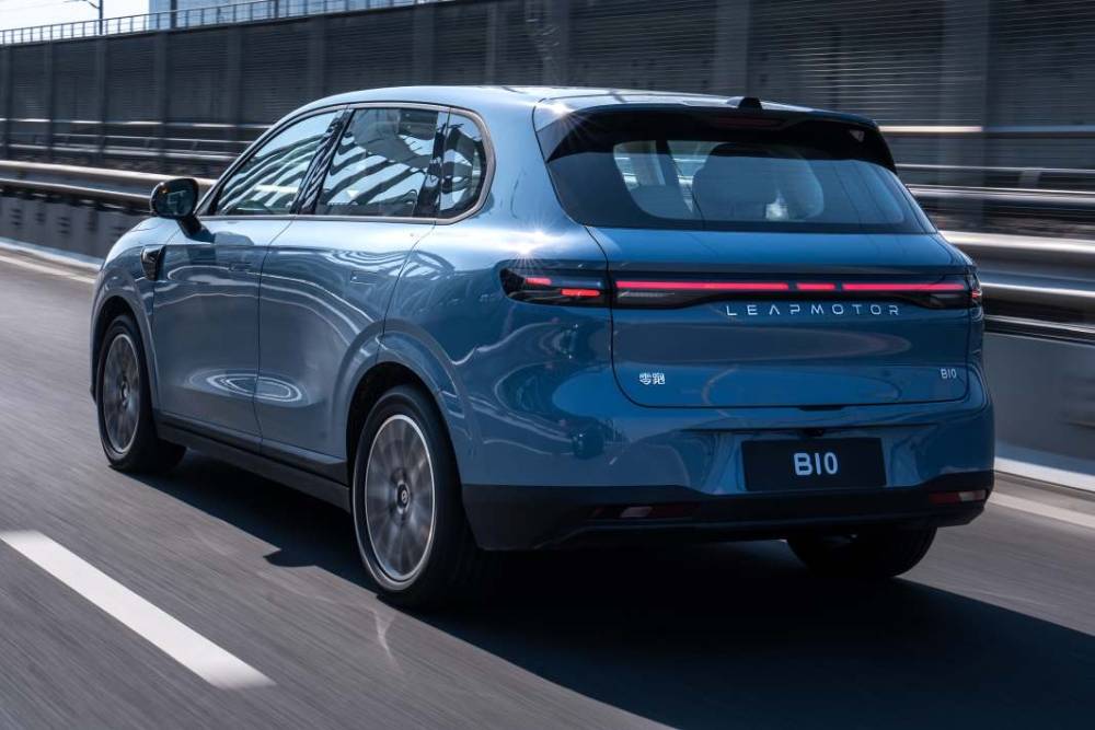 Η Leapmotor εισβάλλει στα C-SUV με το εντυπωσιακό B10