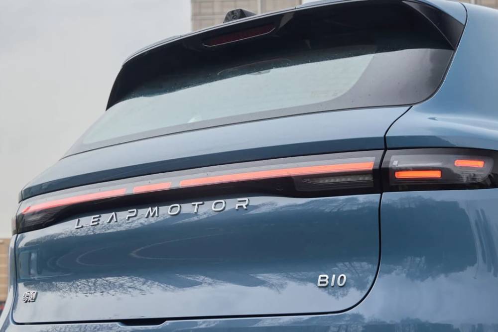 Η Leapmotor εισβάλλει στα C-SUV με το εντυπωσιακό B10