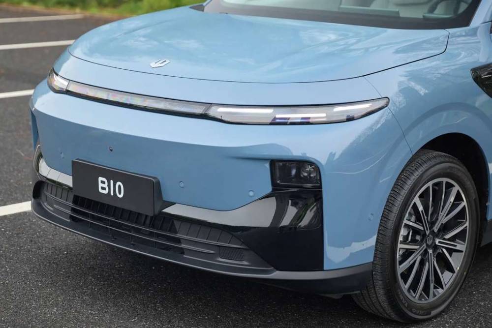 Η Leapmotor εισβάλλει στα C-SUV με το εντυπωσιακό B10