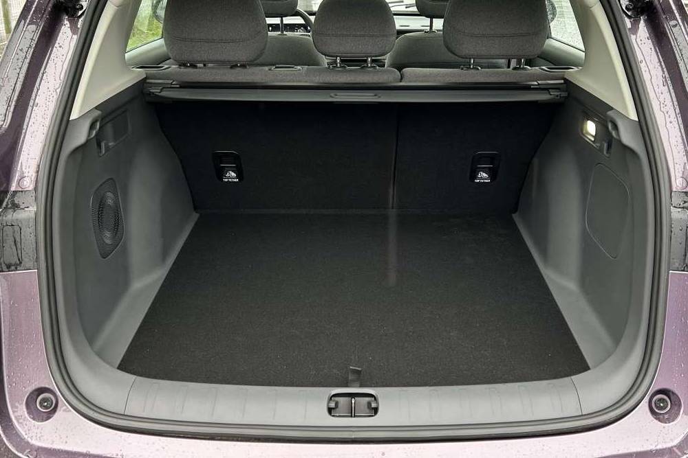 Η Leapmotor εισβάλλει στα C-SUV με το εντυπωσιακό B10