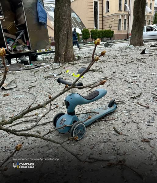 Ουκρανία: Αυξήθηκαν στους 34 οι νεκροί στο Σούμι από το φονικό ρωσικό χτύπημα, ξεπέρασαν τους 100 οι τραυματίες – Οργή από τη Δύση