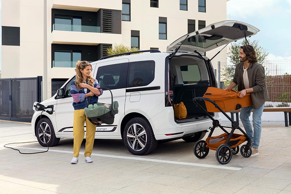 Η τιμή του VW Caddy Life eHybrid με κατανάλωση-ρεκόρ 0,5 λτ.