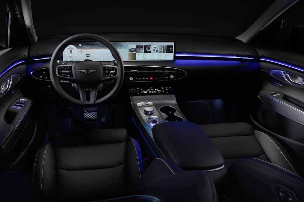 Νέο Genesis GV70 εντυπωσιάζει με γιγαντιαία οθόνη και αποκλειστικά βενζινοκίνητη έκδοση