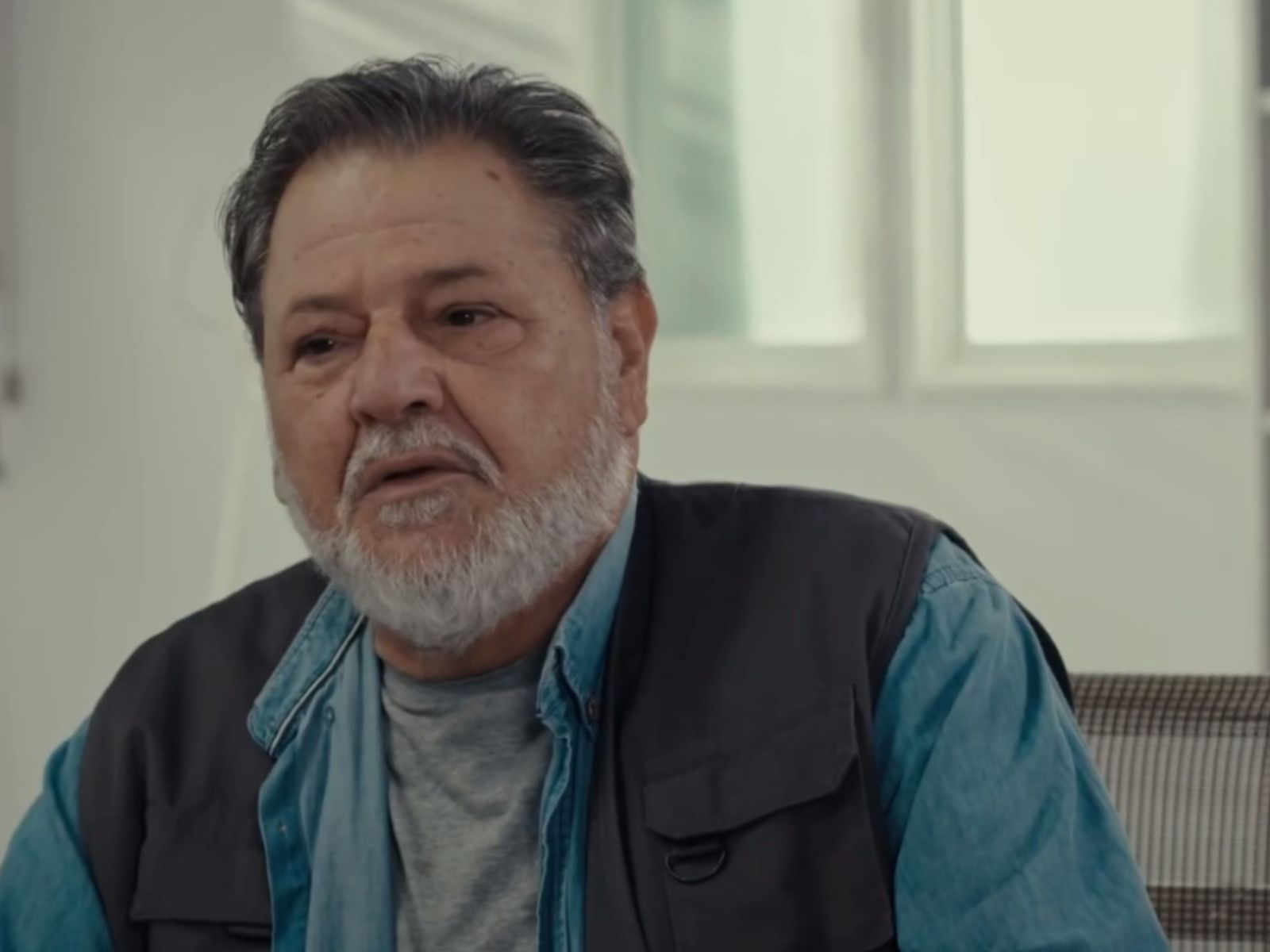 Η Γη της Ελιάς: O Λυκούργος τηλεφωνεί στην κόρη του για να τον σώσει από τα χέρια του εχθρού