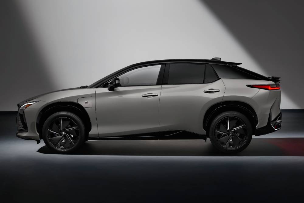 Nέο Lexus RZ EV με χειροκίνητες αλλαγές & steer-by-wire