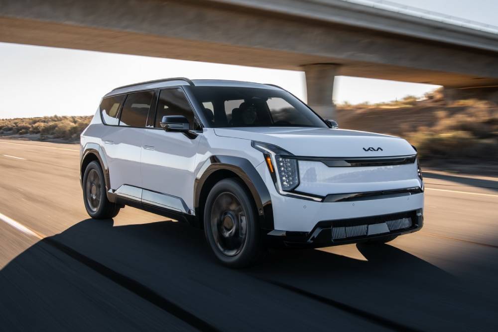 Νέο Kia EV9 Nightfall μαγνητίζει με σκοτεινή γοητεία