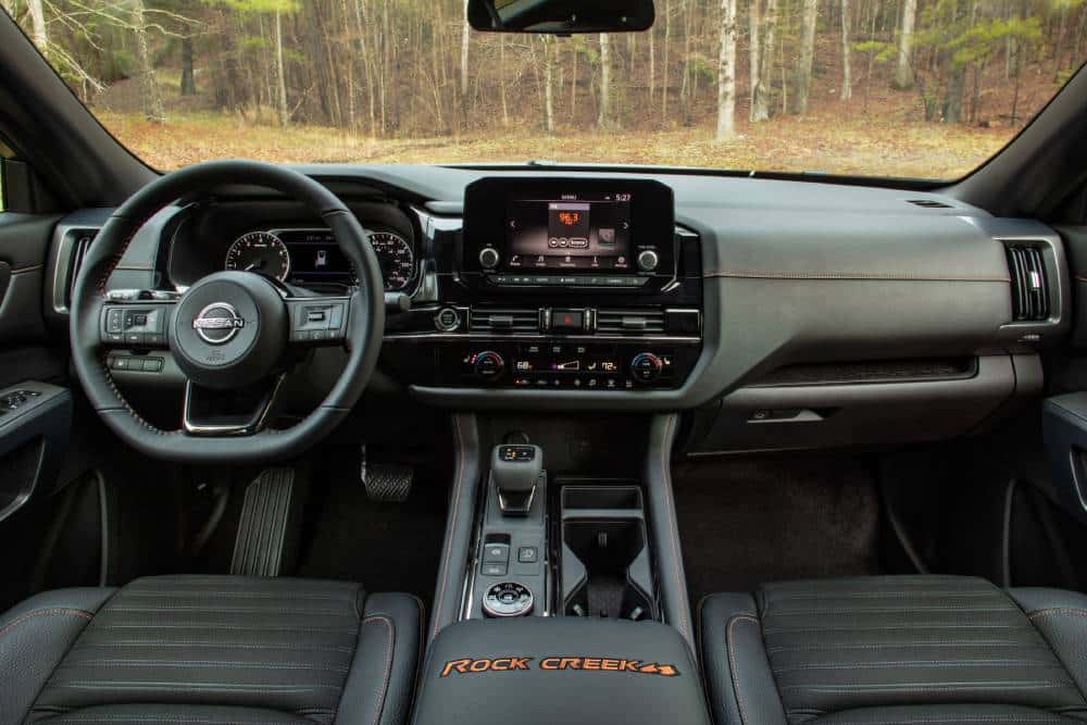 Ξεζουμίζει την πέτρα το εντυπωσιακό Nissan Pathfinder Rock Creek