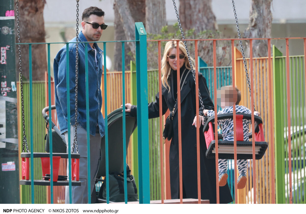 Κώστας Σλούκας και Μαρία Δαρσινού λάμπουν από ευτυχία με τον μικρό τους πρίγκιπα