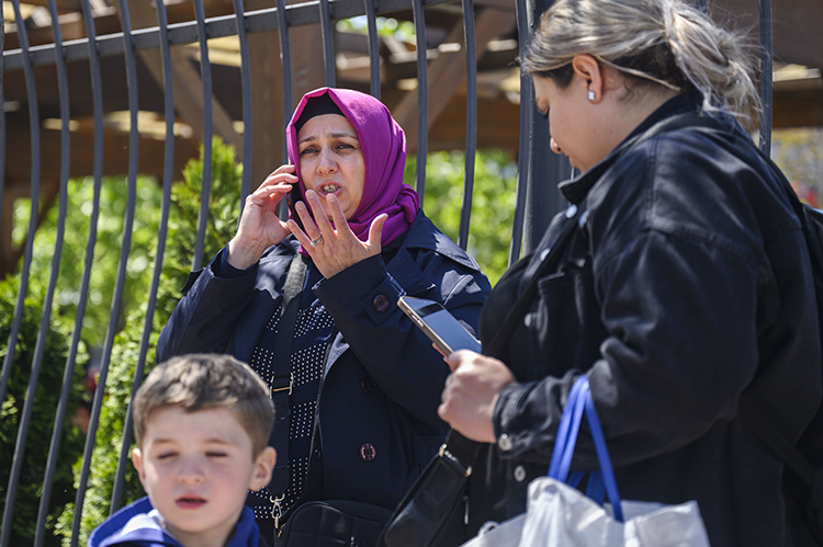 Σεισμός στην Τουρκία: Εικόνες χάους από τα 6,2 Ρίχτερ – 151 τραυματίες, εκτινάχθηκαν από παράθυρα και μπαλκόνια για να γλιτώσουν – ΒΙΝΤΕΟ