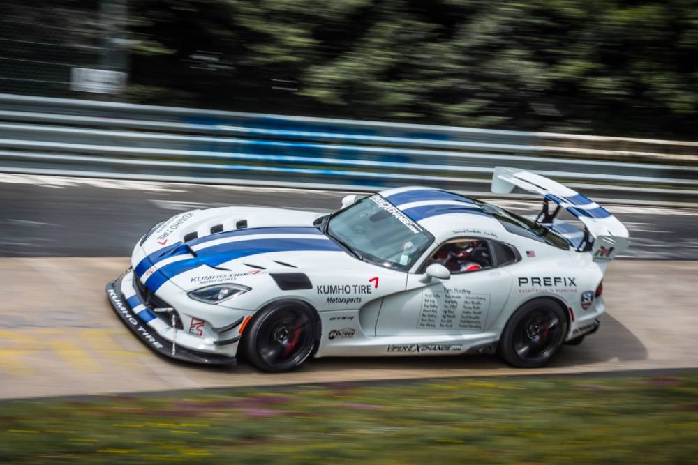 Η Porsche σπάει χειροκίνητο ρεκόρ στο θρυλικό Nurburgring (+video)