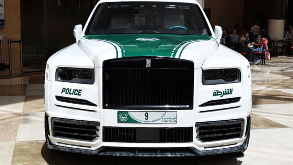 Χλιδή: Αστυνομεύει με πολυτελή Rolls-Royce η τροχαία του Ντουμπάι 4 Rolls Royce Ντουμπάι Τροχαία