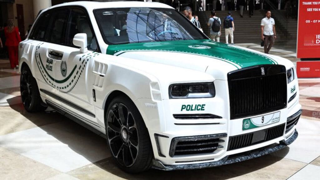 Χλιδή: Αστυνομεύει με πολυτελή Rolls-Royce η τροχαία του Ντουμπάι 5 Rolls Royce Ντουμπάι Τροχαία