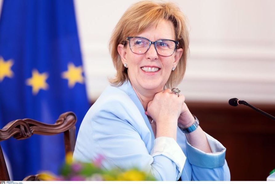 Συνάντηση Μητσοτάκη με την Επίτροπο Χρηματοοικονομικών της ΕΕ – Όλο το παρασκήνιο