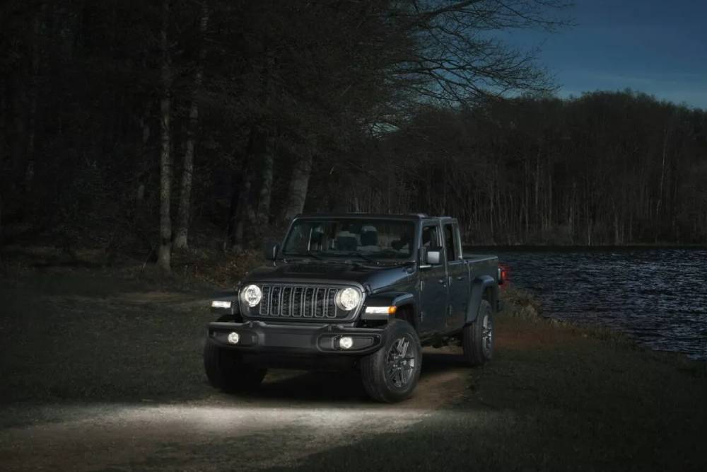Η σκοτεινή πλευρά του νέου Jeep Gladiator Dark Sky