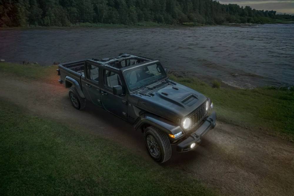 Η σκοτεινή πλευρά του νέου Jeep Gladiator Dark Sky