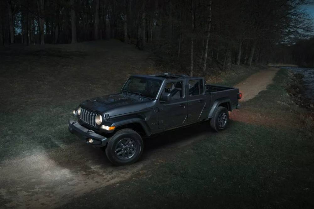 Η σκοτεινή πλευρά του νέου Jeep Gladiator Dark Sky
