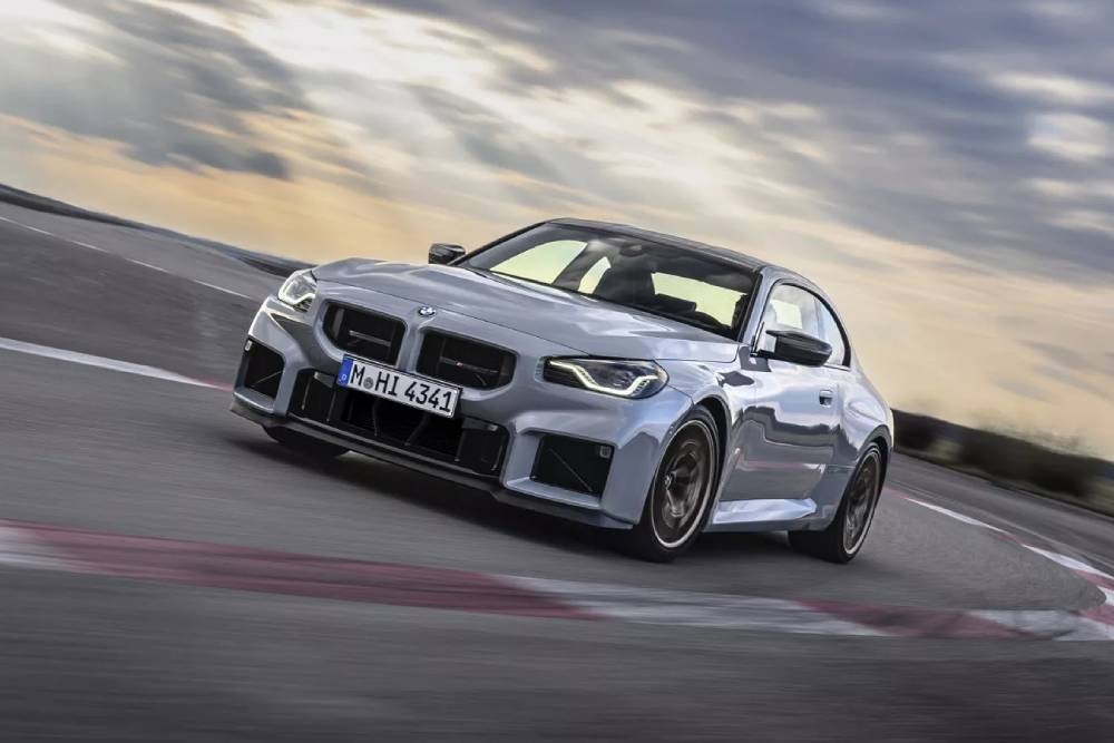 Εκρηκτική BMW M2 CS σπάει το φράγμα των 300 χλμ./ώρα