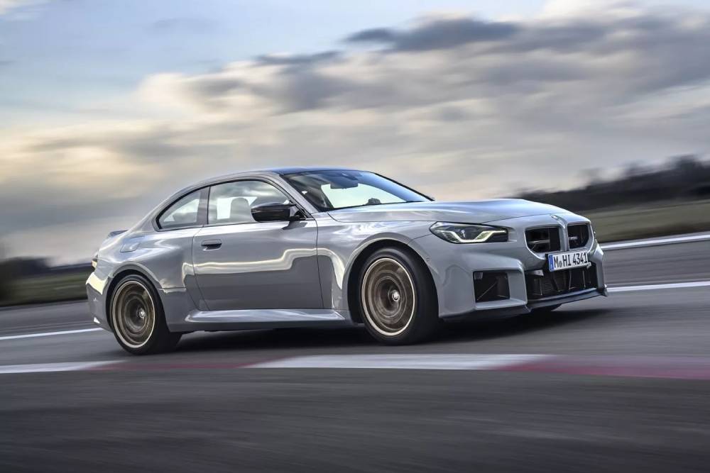Εκρηκτική BMW M2 CS σπάει το φράγμα των 300 χλμ./ώρα