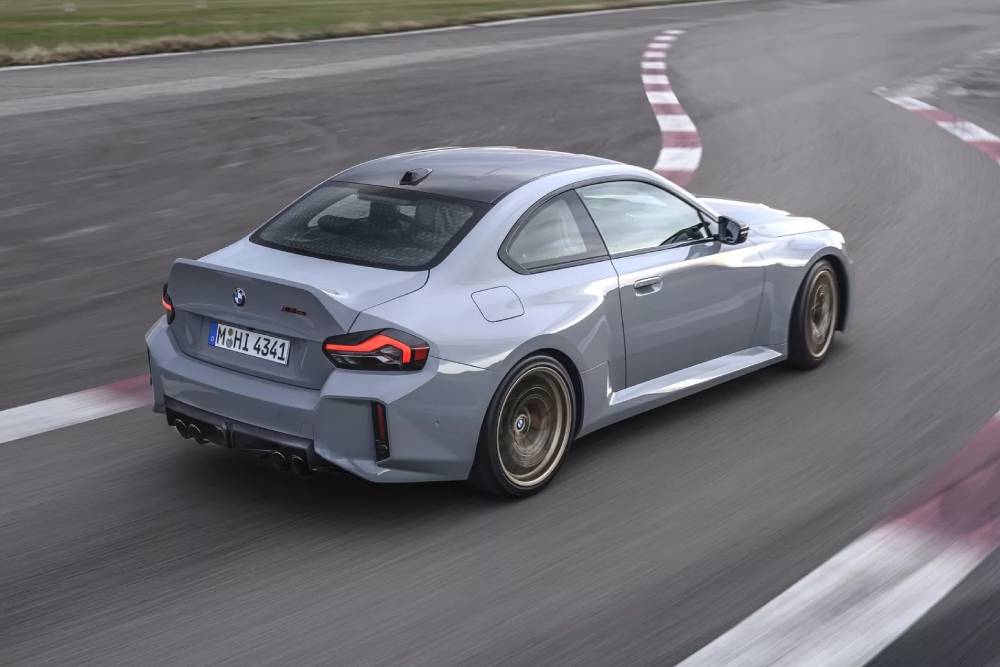 Εκρηκτική BMW M2 CS σπάει το φράγμα των 300 χλμ./ώρα