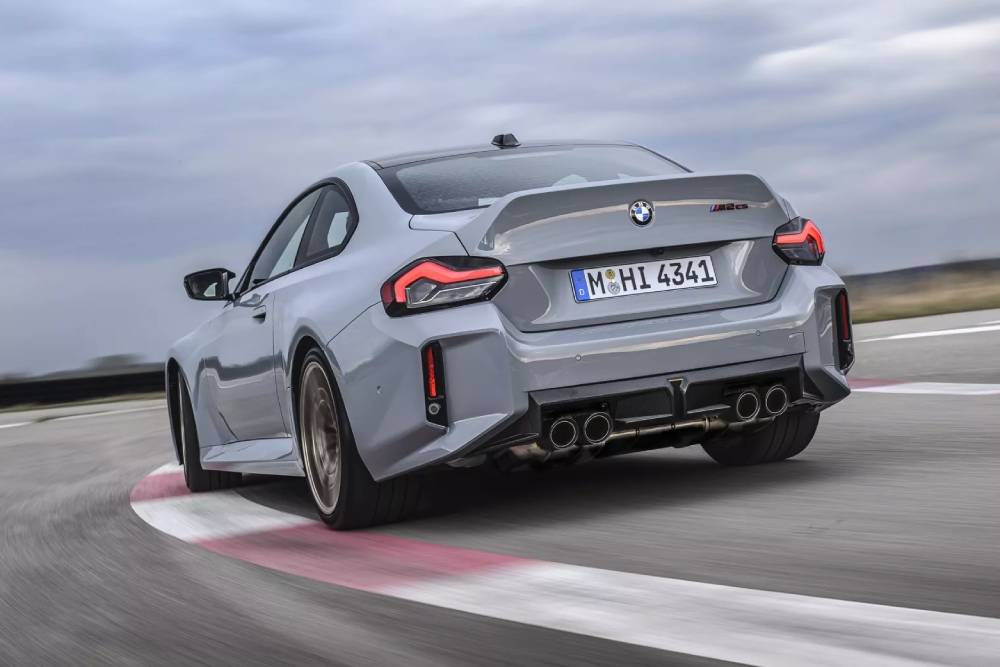 Εκρηκτική BMW M2 CS σπάει το φράγμα των 300 χλμ./ώρα
