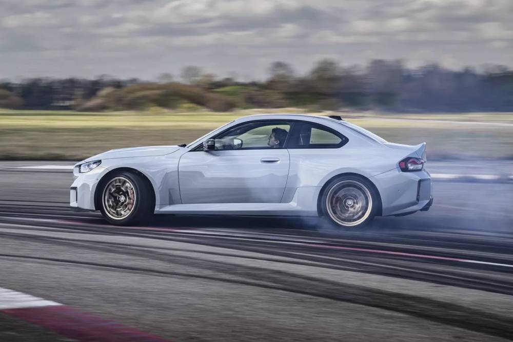 Εκρηκτική BMW M2 CS σπάει το φράγμα των 300 χλμ./ώρα
