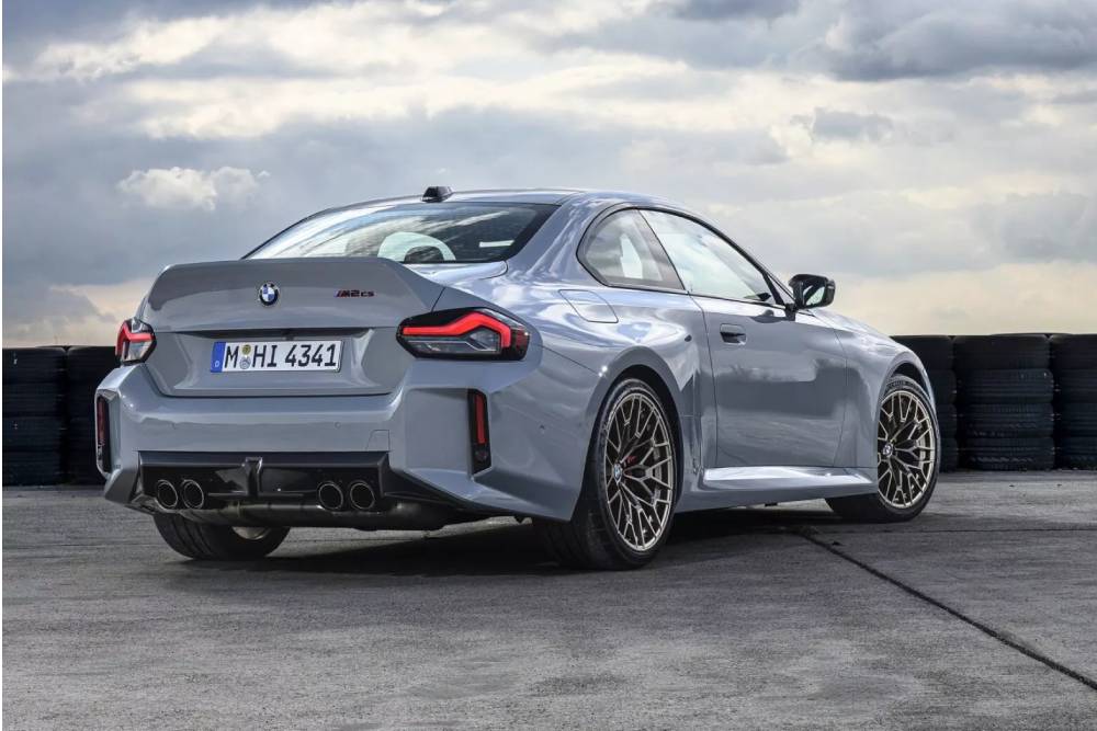 Εκρηκτική BMW M2 CS σπάει το φράγμα των 300 χλμ./ώρα
