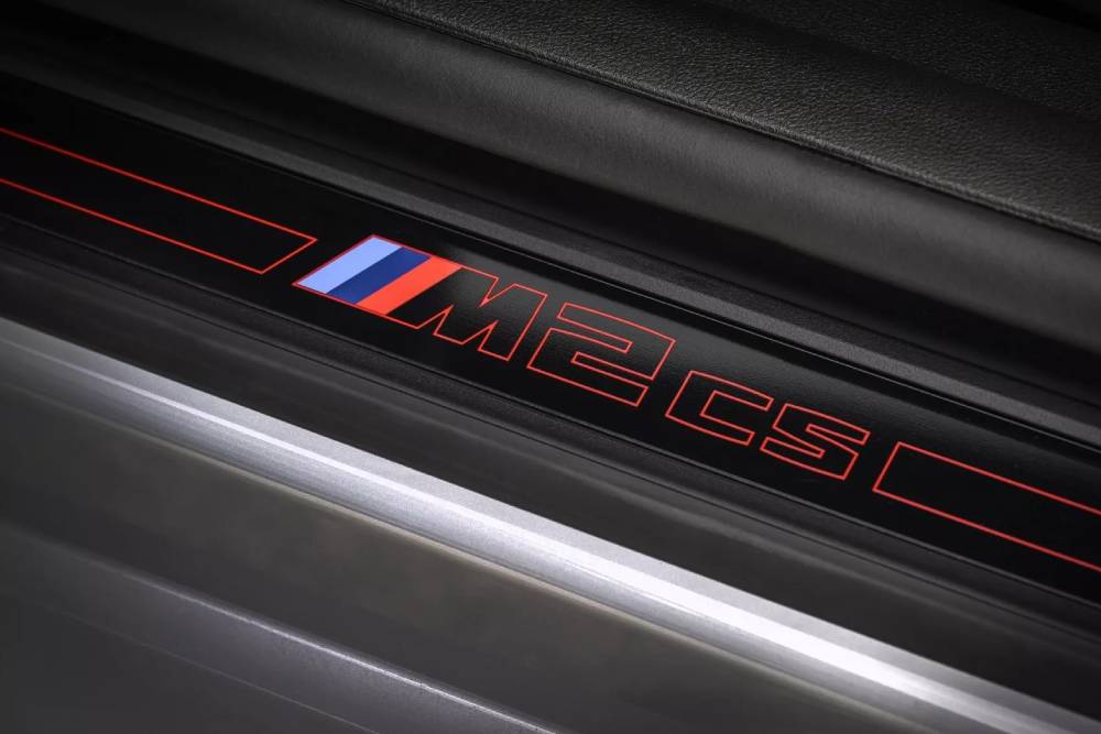 Εκρηκτική BMW M2 CS σπάει το φράγμα των 300 χλμ./ώρα