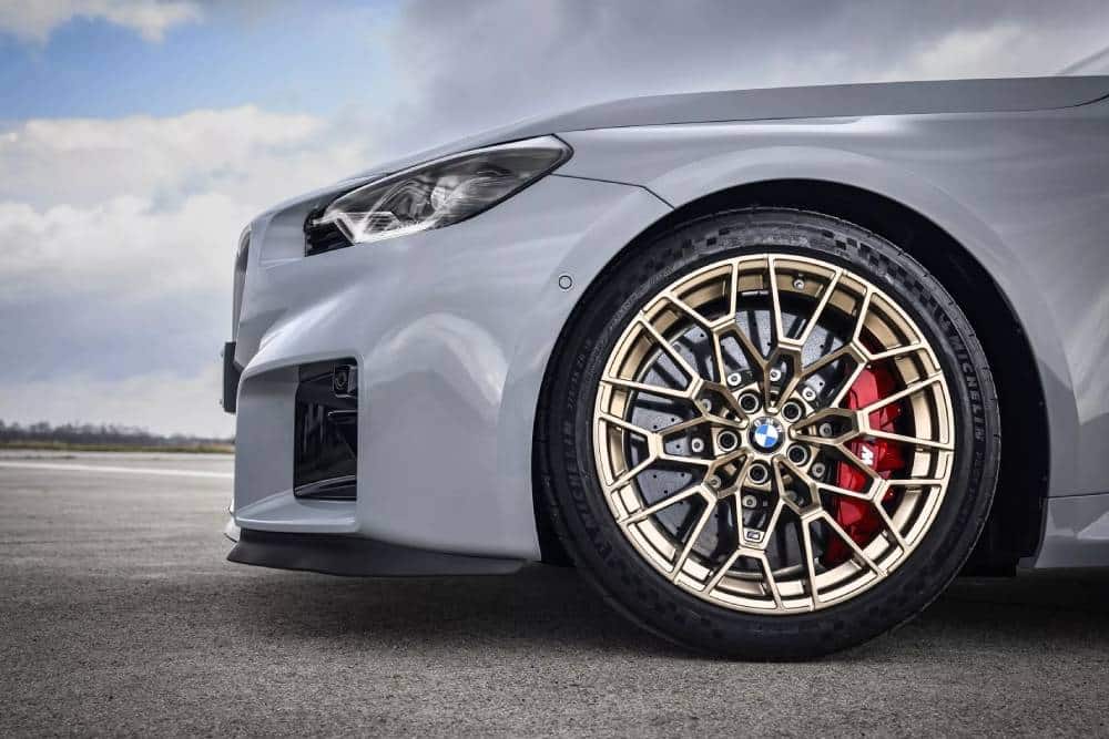 Εκρηκτική BMW M2 CS σπάει το φράγμα των 300 χλμ./ώρα